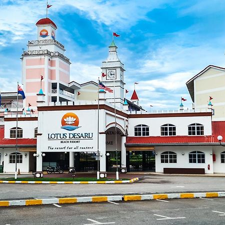 Lotus Desaru Beach Resort & Spa Bandar Penawar Exterior foto