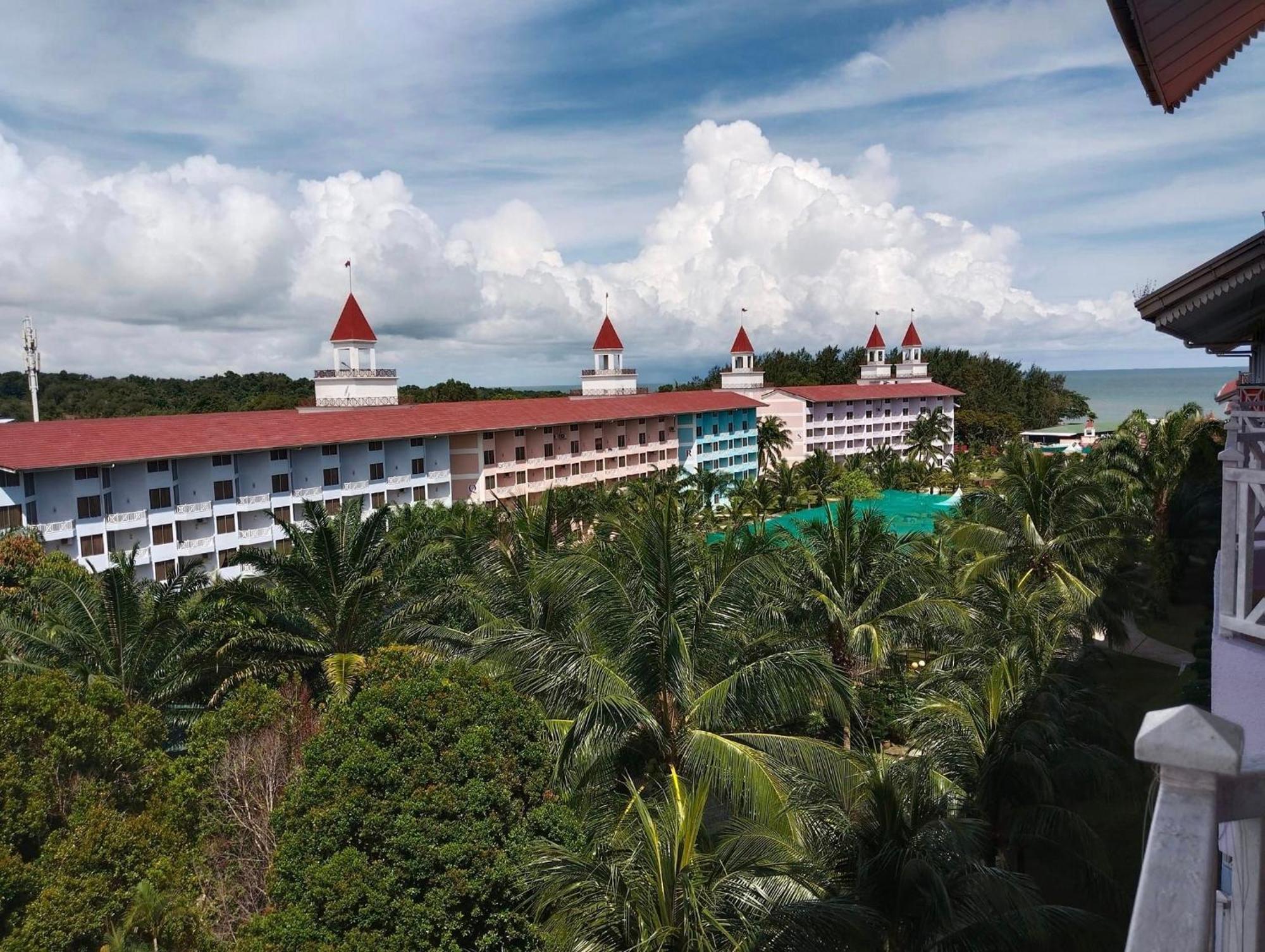 Lotus Desaru Beach Resort & Spa Bandar Penawar Exterior foto